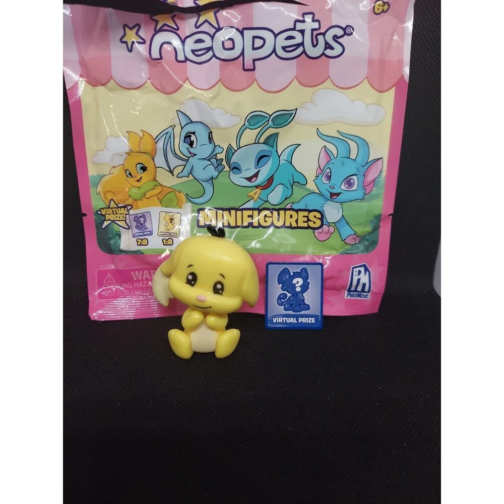 Neopets Phatmojo Minifigure Blind Bag Kacheek with Bag and Code